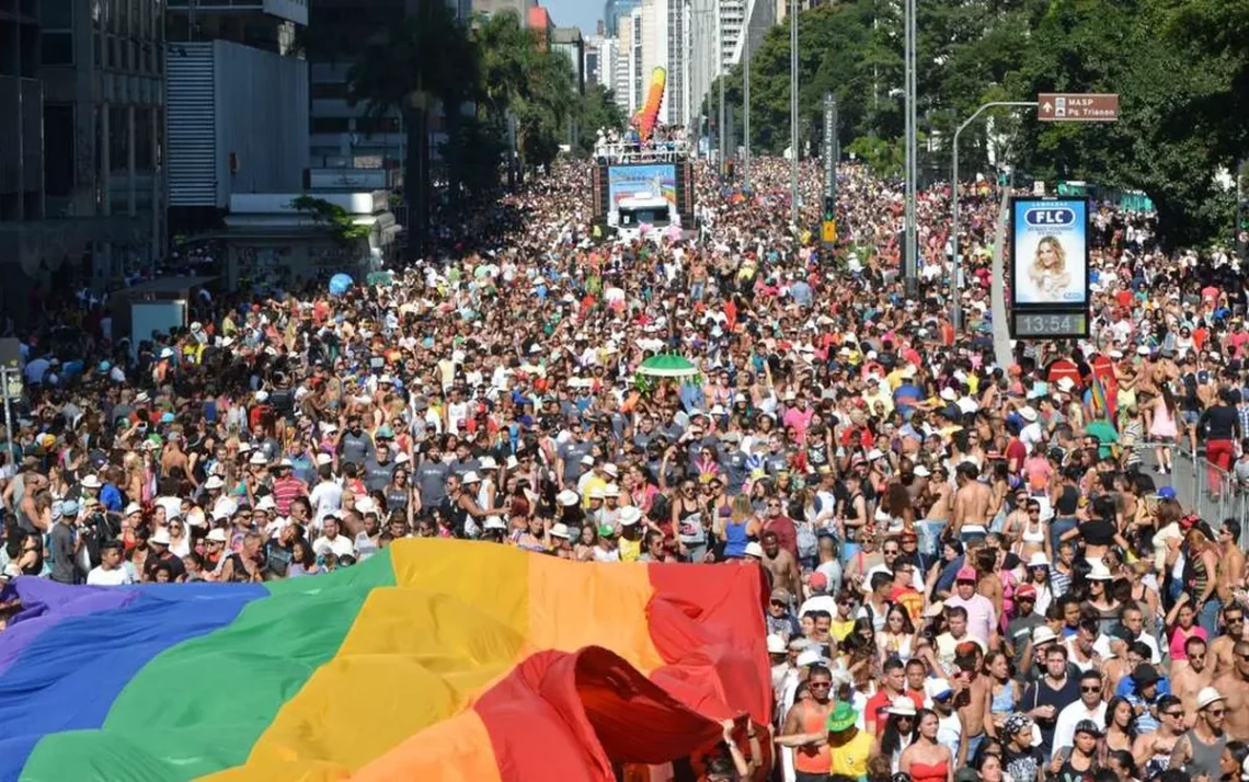 Parada do Orgulho LGBT+, manifestação LGBT+, comunidade LGBTQIA+