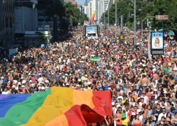 Parada do Orgulho LGBT+, manifestação LGBT+, comunidade LGBTQIA+